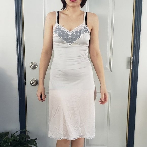 Lacy Nylon‎ Slip - Picture 1 of 5